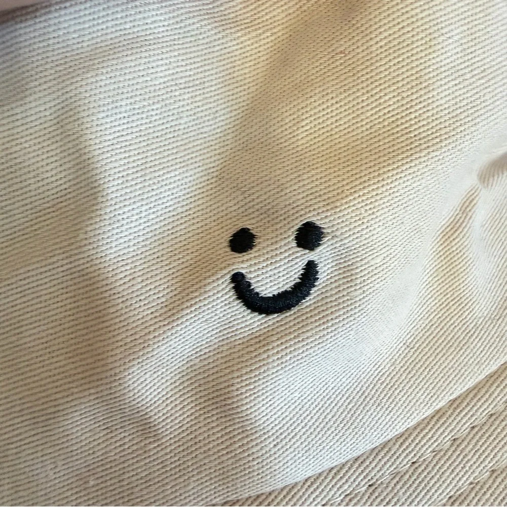 Off White Bucket Hat with Smiley Embroidery - Picture 4 of 4